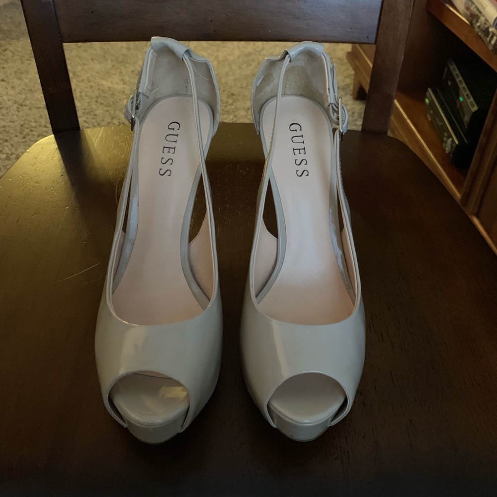 Guess nude pumps
